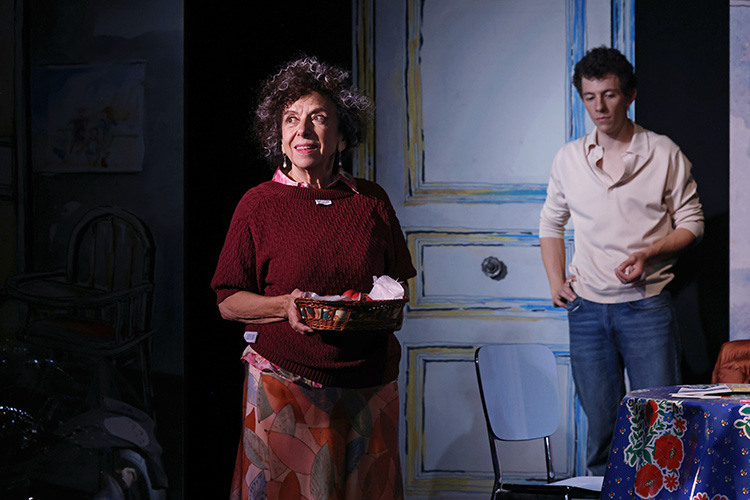 AÏE, écriture et mise en scène Attica GUEDJ